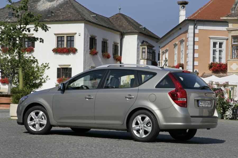  Kia cee&rsquo;d SW 2009 года  (фото 23 из 61)